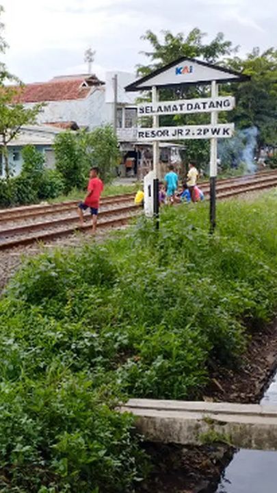 Ngabuburit di Pinggir Rel Purwakarta Konon Bisa Dapat Jodoh, Begini Ceritanya