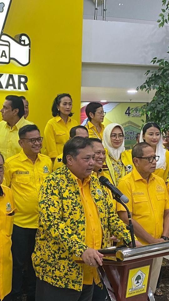 Respons Airlangga Soal Kabar Jokowi Jadi Kader Golkar Sejak 1997