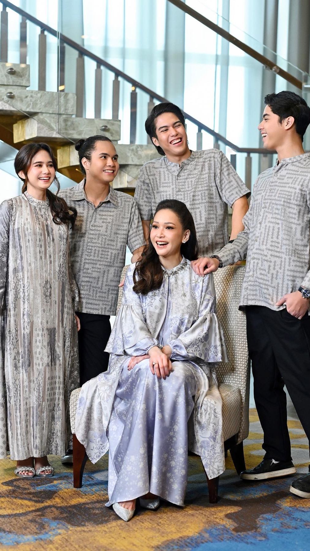 5 Potret Cantik Maia Estianty di Photoshoot Terbaru Bersama Al, El, dan Dul, Kompak Banget Bareng Calon Mantu Tissa Biani