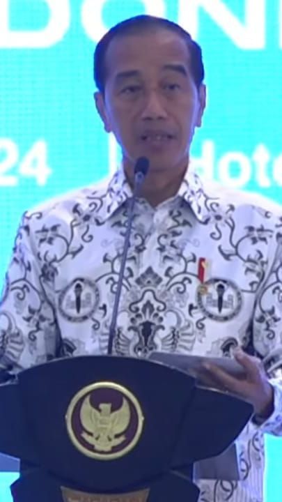 Demi Bertemu Guru, Jokowi Cerita Perjuangan Hadir di Kongres PGRI