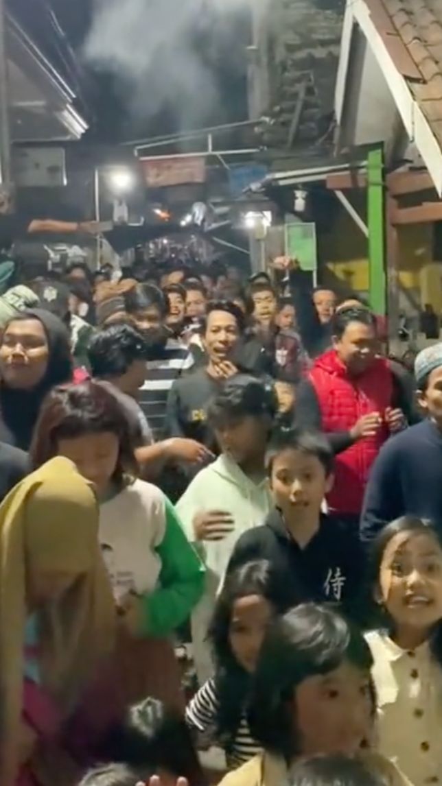 Viral Tradisi Patroli Ramadan di Malang, Rombongan Warga Bangunkan Sahur