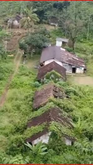 Keluarga di Temanggung Ini Nekat Tinggal Sendiri di Kampung Mati, Dikelilingi Rumah-Rumah Kosong Terbengkalai