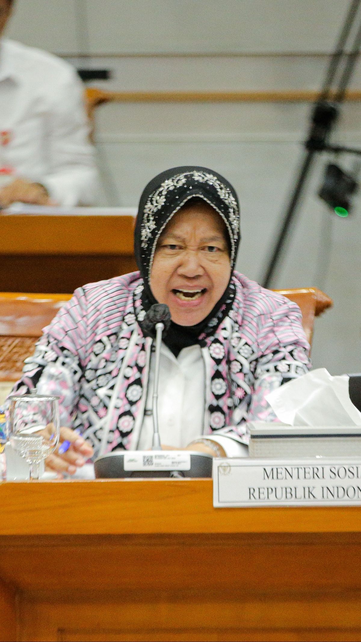 VIDEO: Debat Panas! Mensos Risma Skakmat Anggota Komisi VIII Soal Bansos Jelang Pemilu