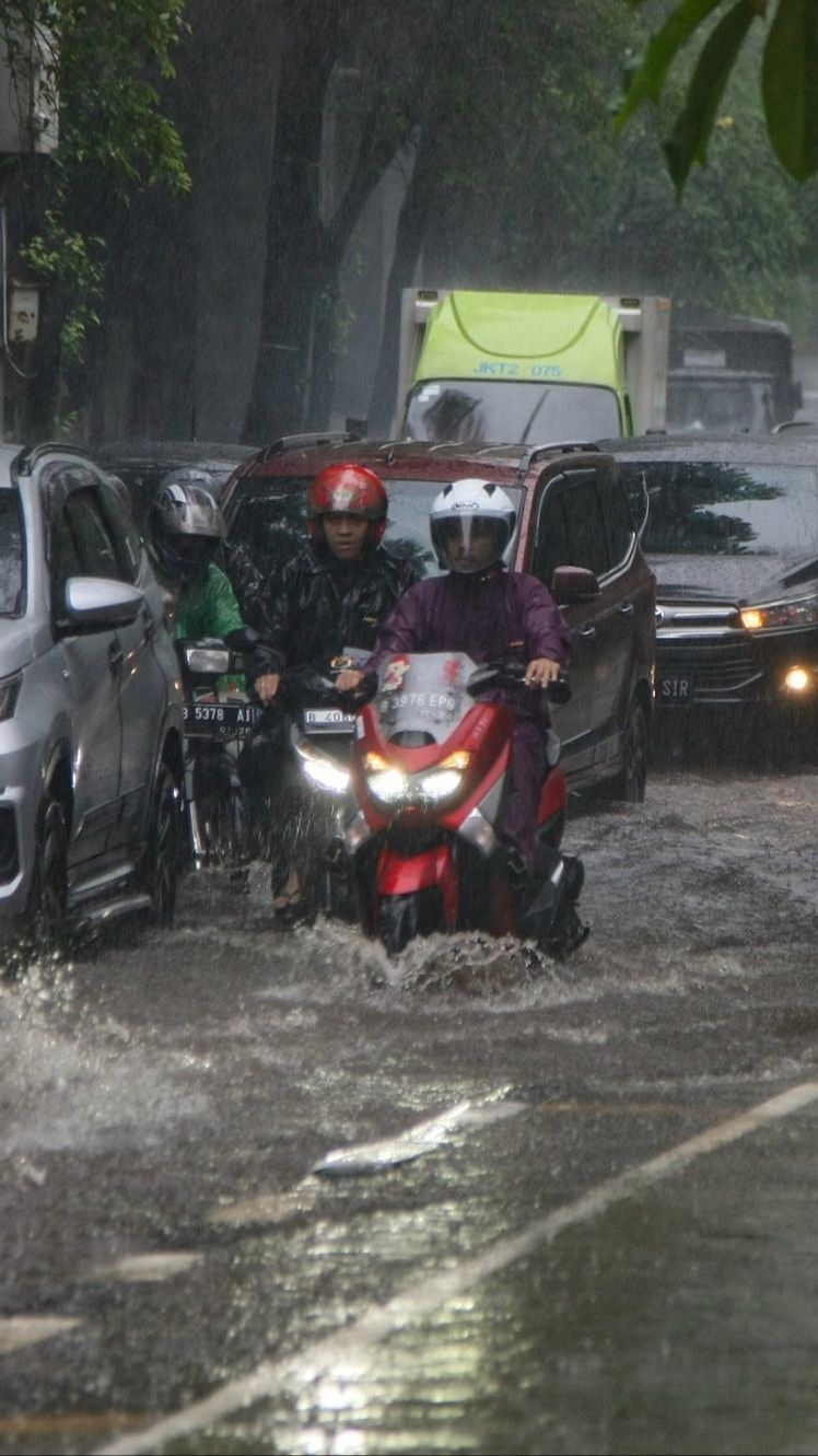 23 Ruas Jalan dan 4 RT di Jakarta Tergenang Banjir Jumat Pagi