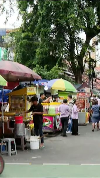 Berburu Takjil di Pasar Ramadan Kebon Kacang Jakpus, Bakwan Pontianak sampai Ayam Cabai Hijau Jadi Favorit Pengunjung