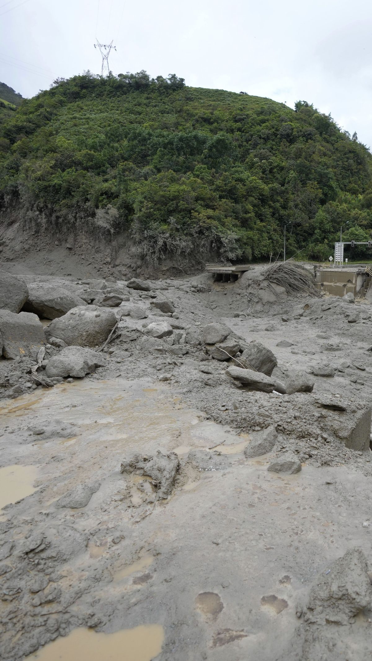 Lumpur Menyembur di Bledug Cangkring Grobogan, Terkait Gempa Tuban?