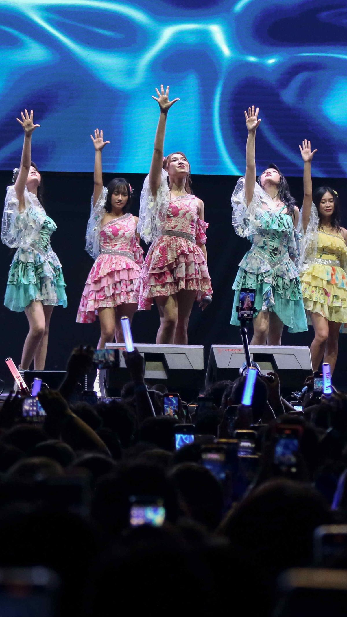 FOTO: Aksi JKT48 Guncang Panggung KapanLagi Buka Bareng BRI Festival 2024