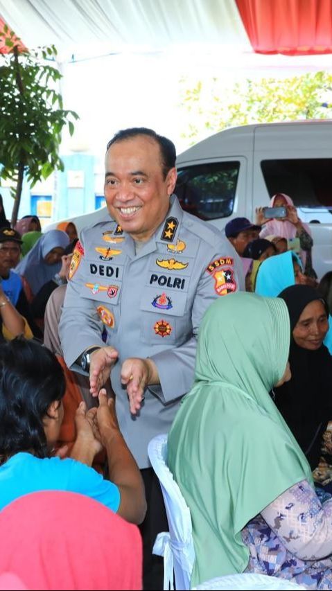 Kompak! Deretan Jenderal Bintang Dua Turun Gunung Hibur Anak-Anak Korban Banjir Demak