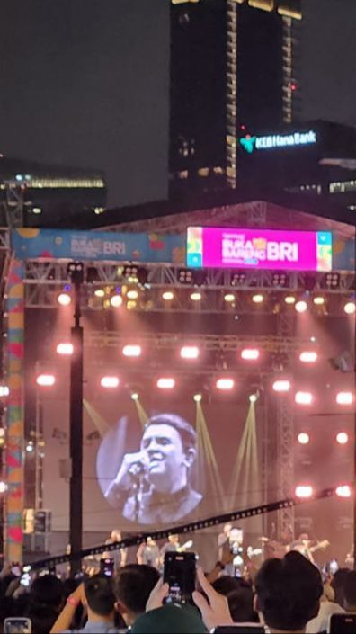 Tulus Sukses Bikin Belasan Ribu Penonton Konser KapanLagi Buka Bareng Baper Berjemaah