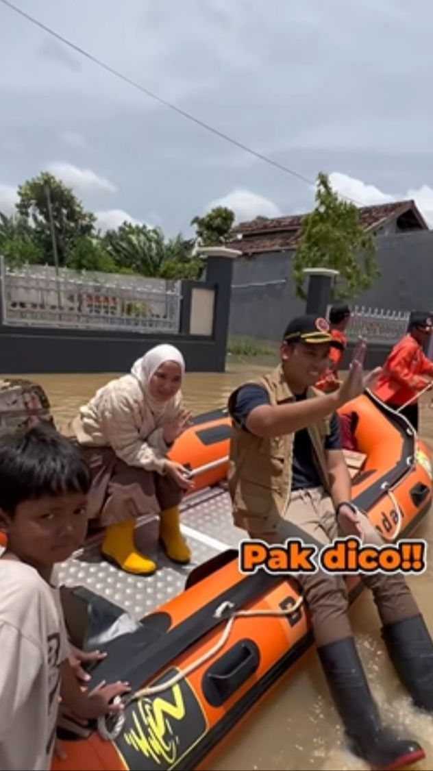 Potret Serunya Chacha Frederica Ikut Beri Bantuan Korban Banjir Bareng Suaminya yang Seorang Bupati