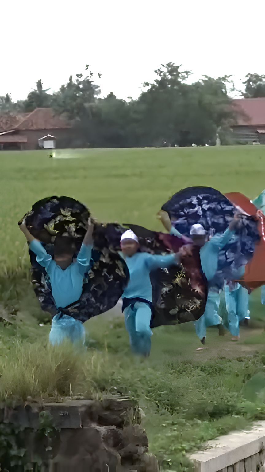 Uniknya Permainan Babalonan Sarung Khas Sunda, Jadi Cara Orang Tua Ajarkan Anak Salat