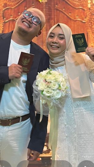 Viral Pasangan Pengantin Bagikan Momen Nikah di KUA, Sederhana Tapi Tetap Romantis