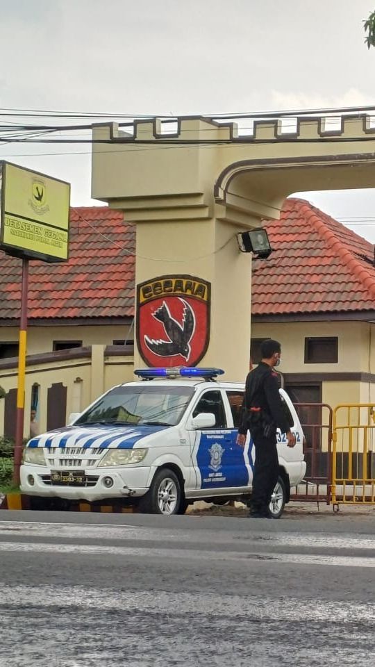 Foto-Foto Kondisi Kantor Subdensi Pom Detasemen I Polda Jatim Usai Terjadi Ledakan