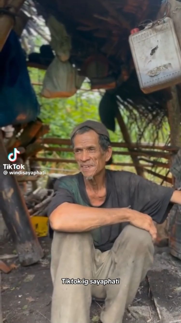 Bikin Sedih, Begini Kondisi Rumah Kakek Lamatta yang Nyaris Roboh