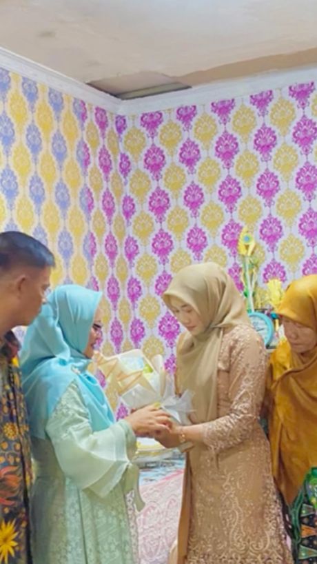 Viral Wanita Rela Lamaran Sendiri Tanpa Kehadiran Calon Suami, Ternyata Ini Alasannya