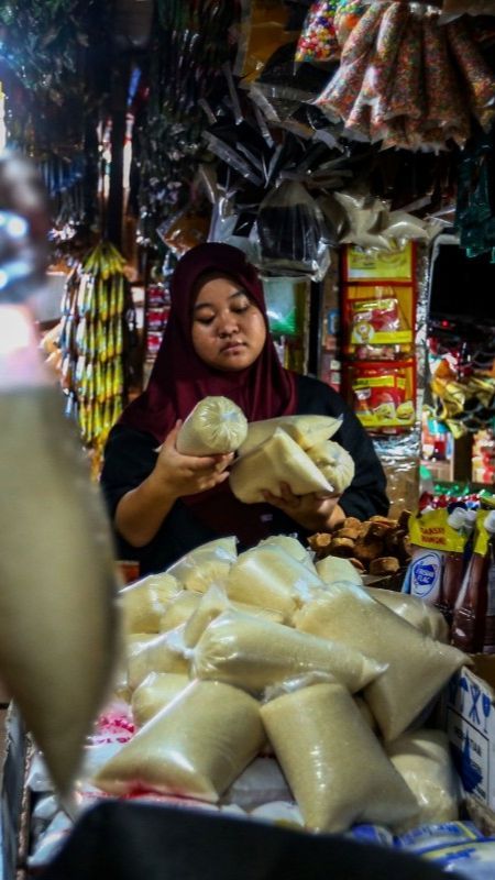 FOTO: Menjelang Bulan Suci Ramadan, Harga Bahan Kebutuhan Pokok di Pasar Tradisional Naik