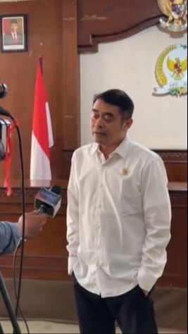 Diberhentikan, AWK Dilarang Pakai Kantor dan Fasilitas Anggota DPD Mulai 12 Maret 2024