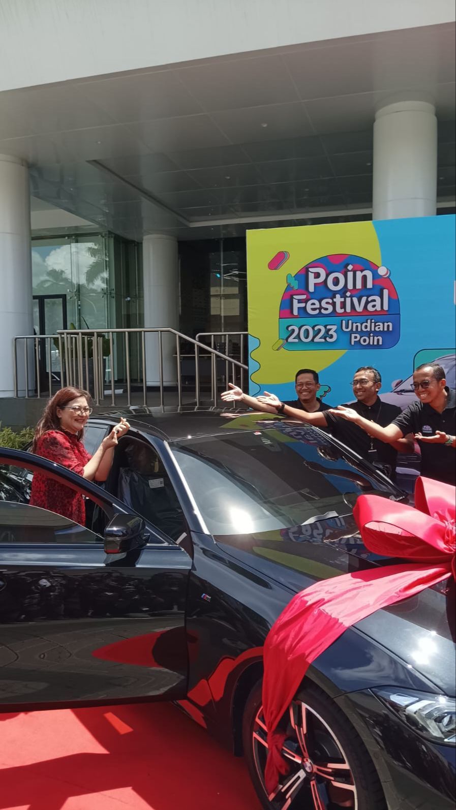 2 Pelanggan Telkomsel ini Dapat Mobil BMW dan Yaris Cross Gara-gara Tukarkan Poin