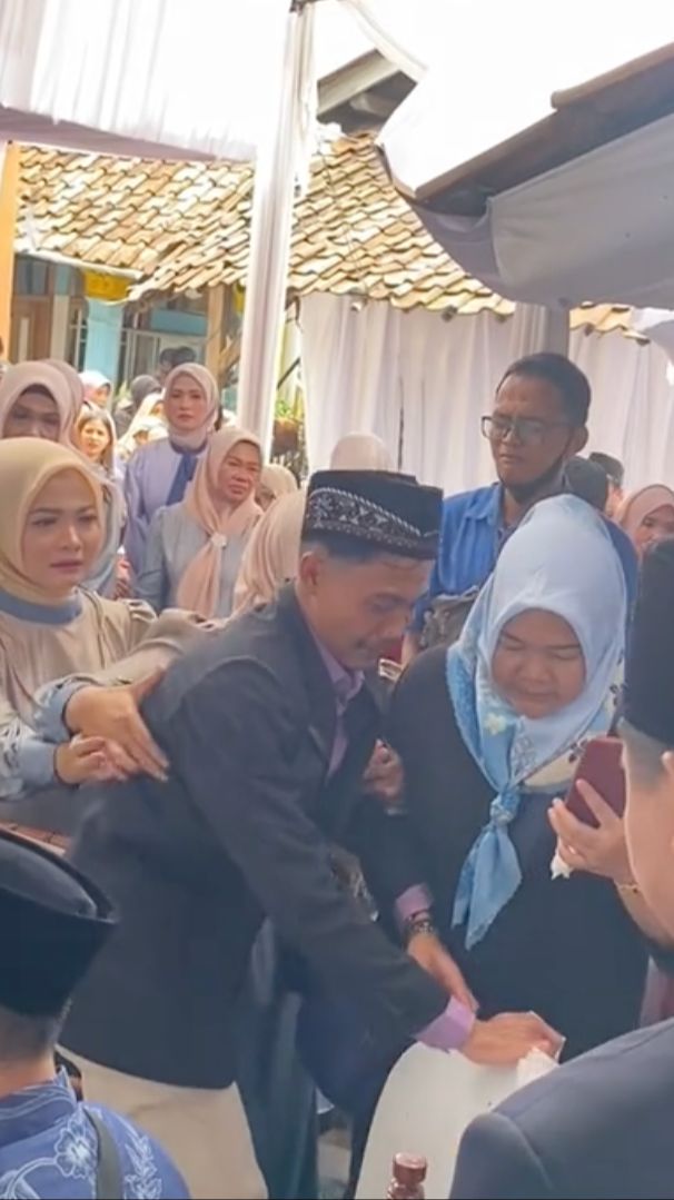 Viral Momen Haru Adik Laki-Laki jadi Wali di Pernikahan Kakaknya, Tak Berhenti Nangis