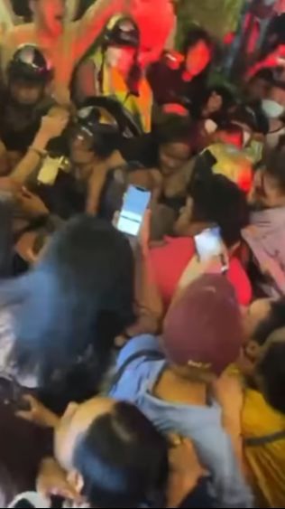 Berebut Wilayah, Ladyboy Thailand Tawuran dengan Waria Filipina di Bangkok