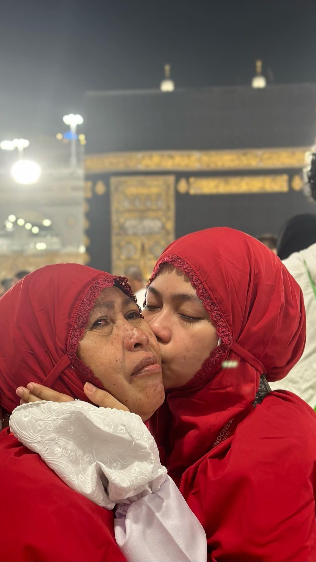 Potret Rara Lida Umrah sama Ibunya, Ngaku Belum Pantas Datang ke Tanah Suci 'Banyak Banget Dosa'