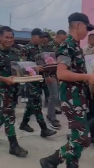 Momen Prajurit TNI Lamaran Diantar Komandan Bukan sama Ortu, Temannya Kompak Bawa Seserahan