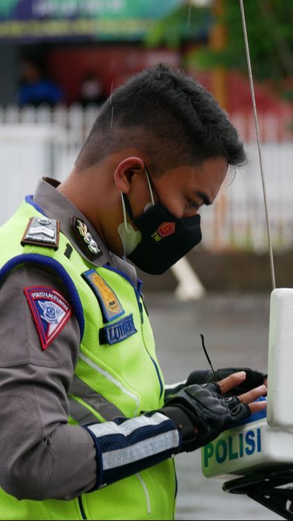 Viral Video Kejar-kejaran Polisi Bermotor dengan Truk, Begini Endingnya