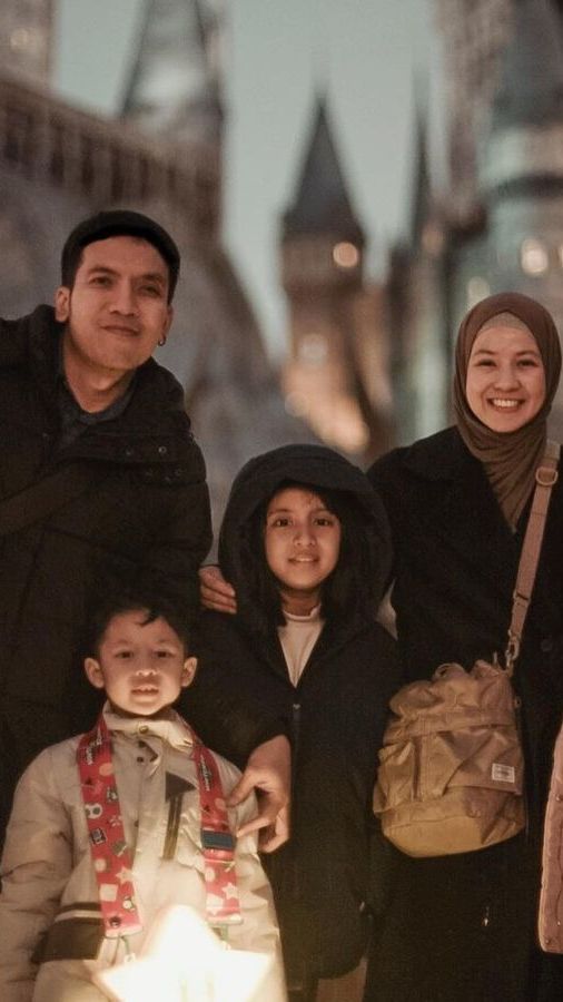 Tetap Harmonis Meski Sudah Bercerai, Momen Natasha Rizky Temani Desta yang Opname Karena DBD di RS