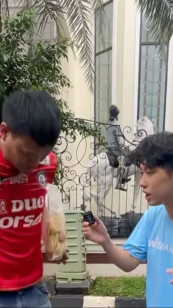 Kurnia Meiga Jual Medali dan Jersey Timnas, Momen Influencer Willie Salim Borong Semua Dagangan Viral