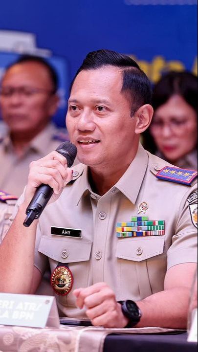 Menteri AHY Kaget Seragam Baru Dijahit Baliho Sudah Pakai Seragam Bintang Empat