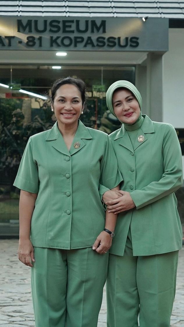 Jadi Istri Komandan Kopassus, Penampilan Cantik Juliana Moechtar Mengenakan Seragam Persit Langsung Akrab dengan Ibu-ibu