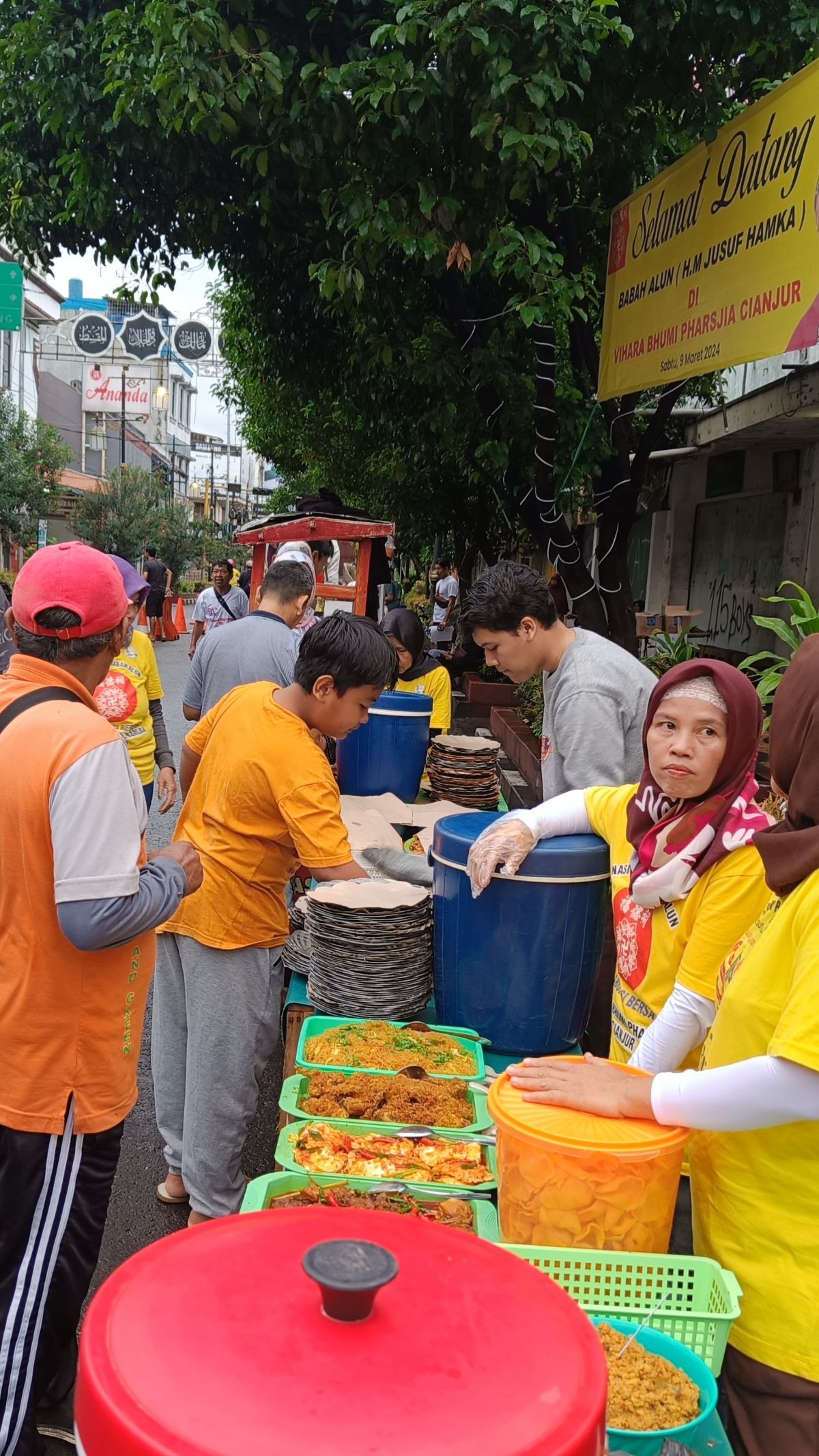 Harga Beras Mahal, Warga Cianjur Senang Jusuf Hamka Jual Nasi Kuning Cuma Rp3.000 per Porsi