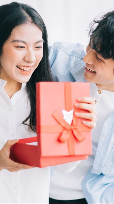 is tomorrow girlfriend day
