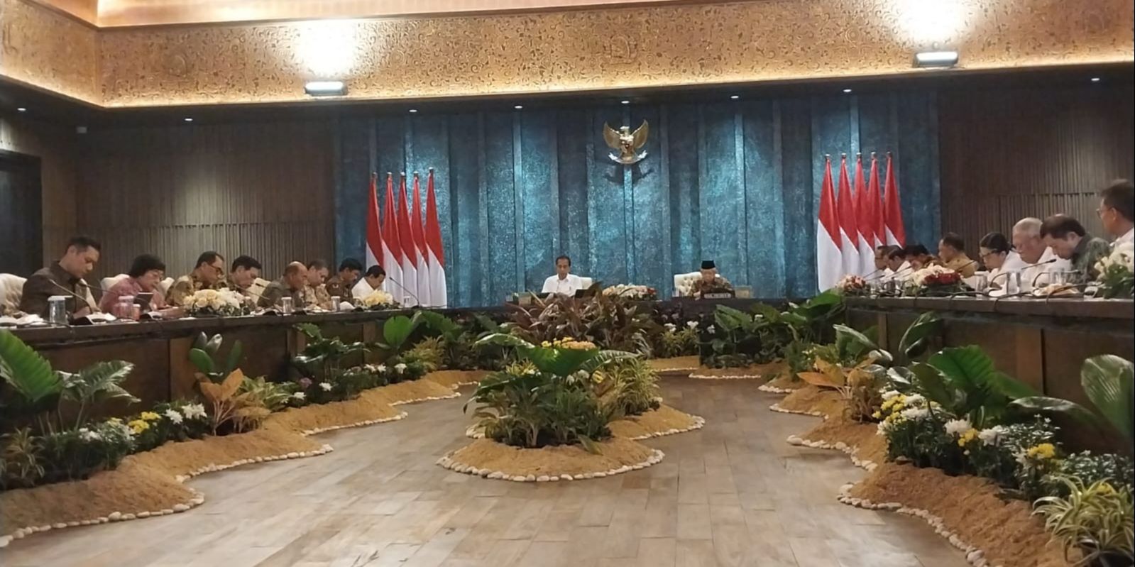 Jokowi Curiga Banjir Impor Produk Bikin Kinerja Manufaktur di Indonesia Anjlok