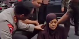 Ibu-Ibu Kecelakaan di Jalan Raya, Tak Sengaja Jenderal Polisi Lewat Langsung Turun dari Mobil Aksinya Disorot