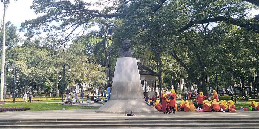 Rehat Sejenak di Taman Dewi Sartika, Ajak Pengunjung Nikmati Sisi Teduh Kota Bandung