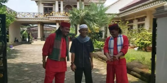 ⁠Tidak Berpendidikan Tinggi, Potret Rumah Mewah dan Luas Haji Kunang Jawara Bekasi