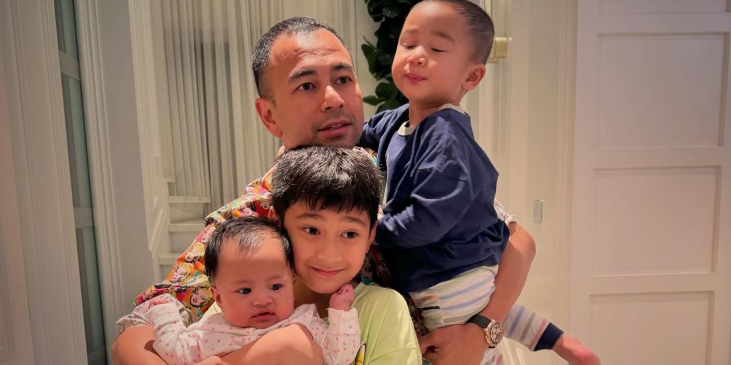 Potret Raffi Ahmad Bersama Rafathar, Rayyanza, dan Baby Lily: Nambah Anak Lagi Ya?