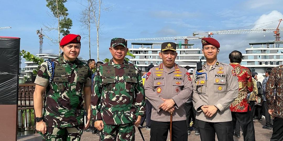 Gagah Panglima Agus-Kapolri Pegang Tongkat Komando, Pose Bareng Mayor TNI Teddy dan Kompol Syarif di IKN