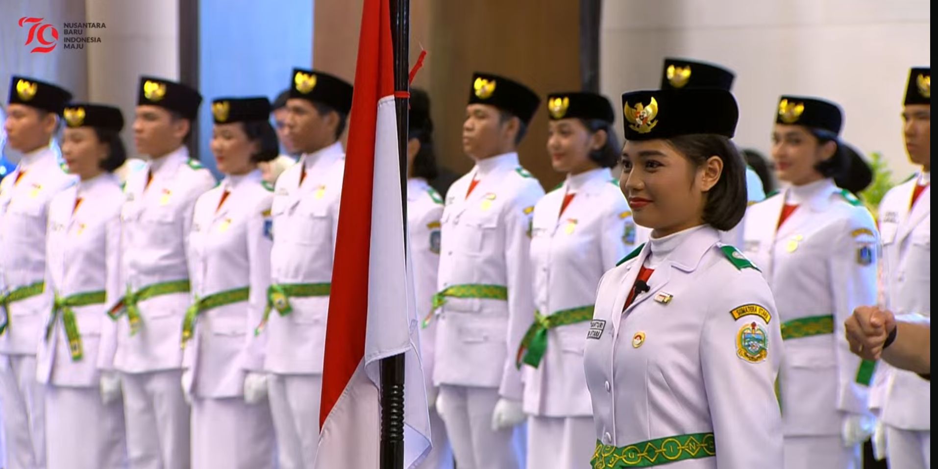 Momen Jokowi Kukuhkan 76 Paskibraka 2024 di Istana Negara IKN