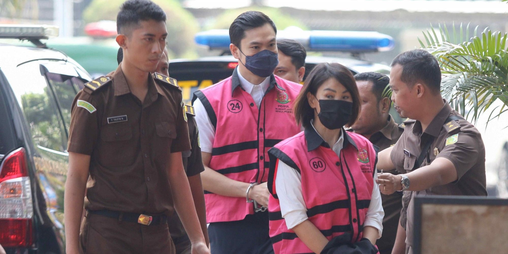 Potret Harvey Moeis Jalani Sidang Perdana Korupsi Timah Tanpa Didampingi Sandra Dewi, Tetap Glowing dan Berambut Klimis