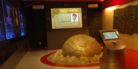 Mengunjungi Diorama Soekarno di Gedung Arsip Nasional, Hadirkan Bentuk Kamar Pengasingan sampai Foto Tanpa Peci