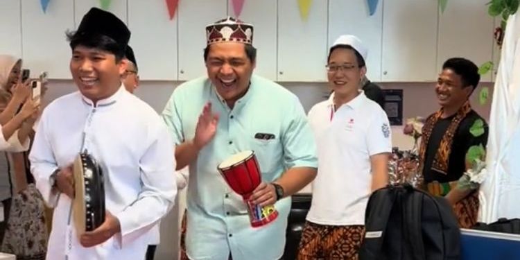 Momen Seru Kantor Berubah Jadi Acara ‘Nikahan’ Adat Betawi, Totalitas Rayakan Lomba Agustusan