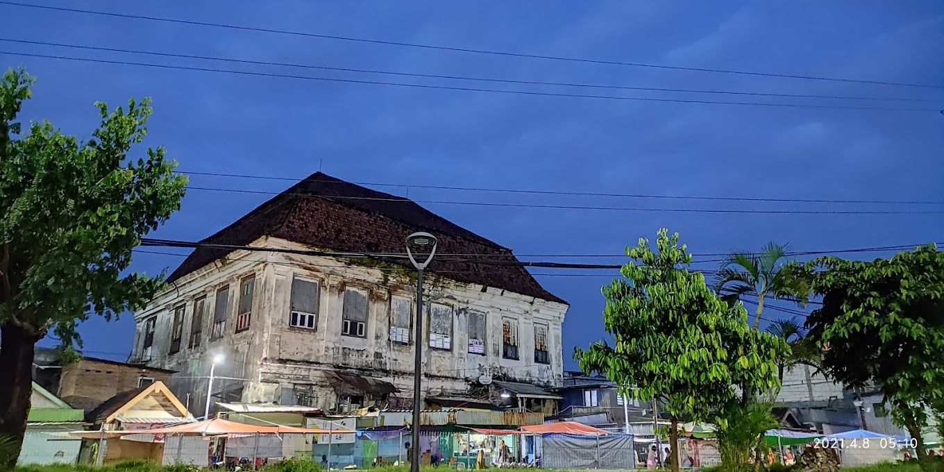 Uji Nyali di Gedung Setan Surabaya, Rumah yang Dibangun Pejabat Tinggi 200 Tahun Silam tapi Tak Pernah Ditinggali