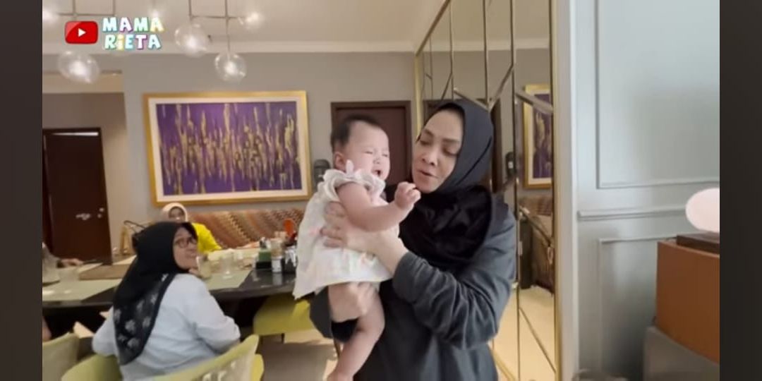 Dijuluki Nenek Idaman, Potret Baby Lily Justru Nangis Digendong Rieta Amilia - Diduga Karena Jarang Bertemu