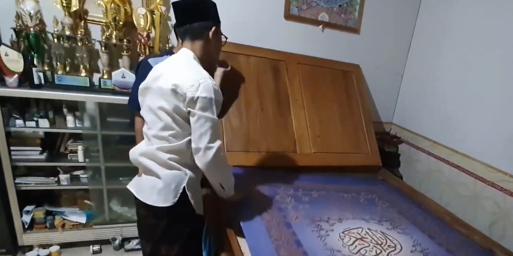 Cerita di Balik Al Quran Raksasa di Ponpes Al Hikmah Cilegon, Ditulis Menggunakan Tangan