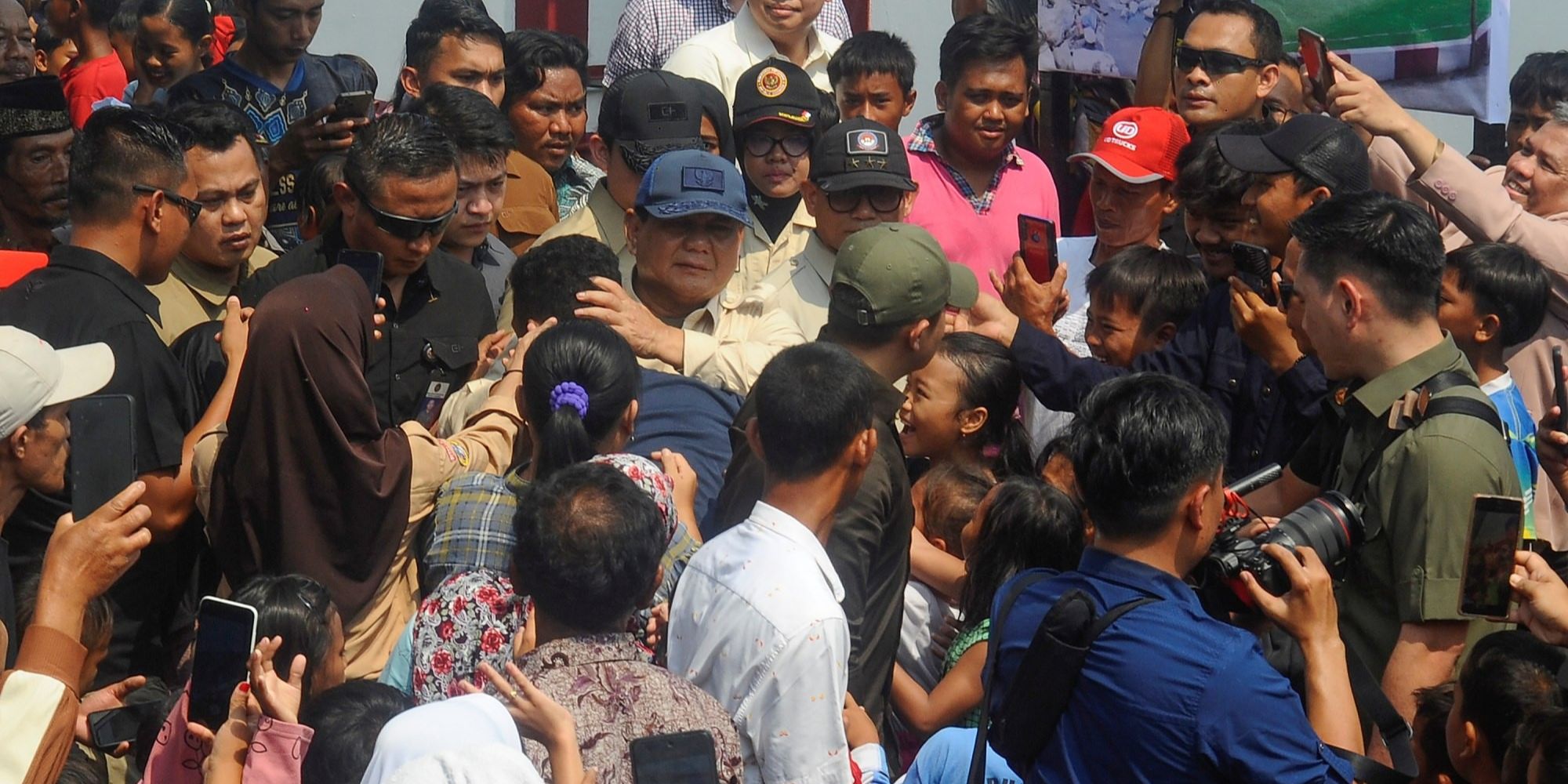 VIDEO: Kemunculan 'Anak Merdeka' Kejutkan Prabowo hingga Peluk Berkali-kali, Terungkap Alasannya