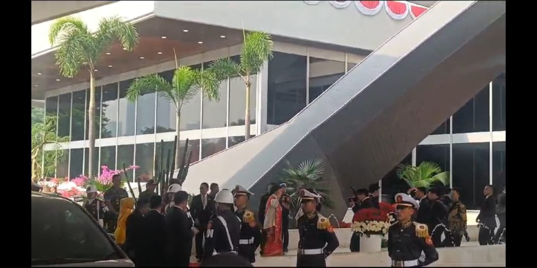 Kenakan Kebaya Merah Putih, Menkeu Sri Mulyani Bergaya Bak Model di Sidang Tahunan DPR RI