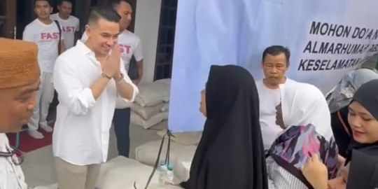 Rayakan Ulang Tahun Mendiang Stevie Agnecya, Anggi Pratama Sedekah Beras Berkarung-Karung