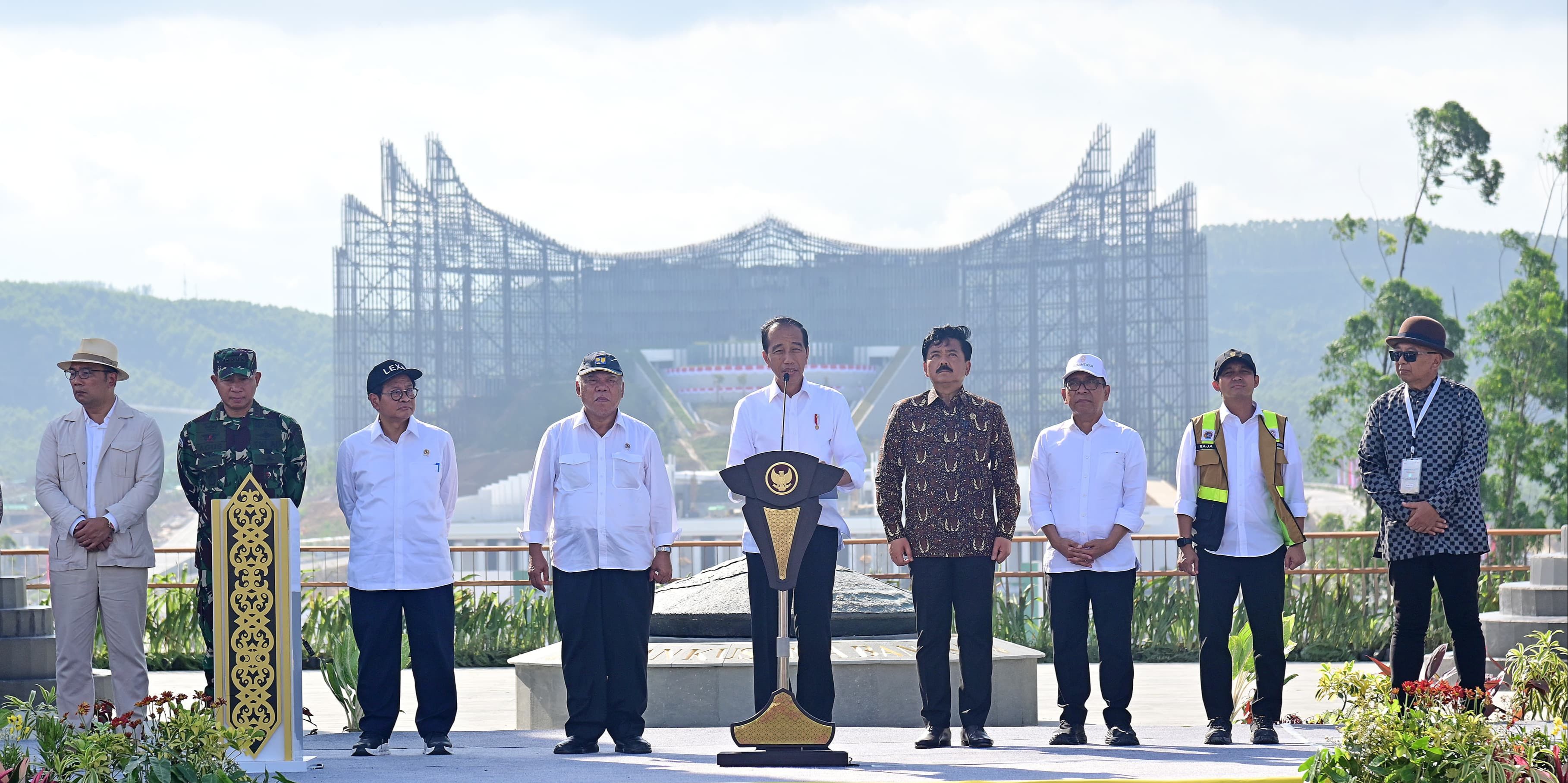 Hasto Tuding Jokowi Ingin Rebut PDIP, Istana Tantang Tarik Menteri-Menteri di Pemerintahan